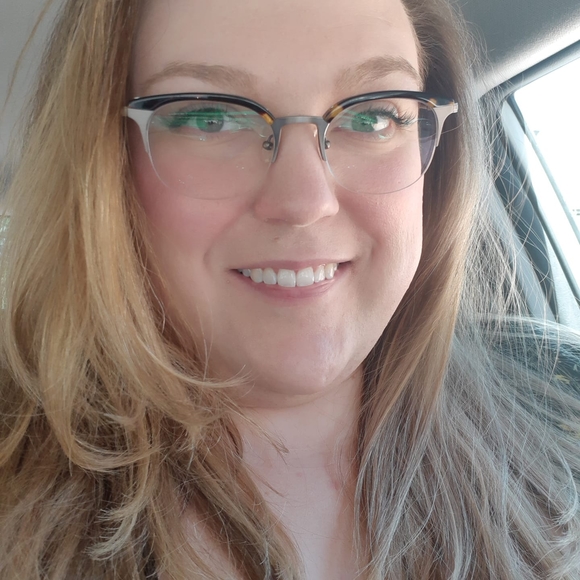 Meet your Posher, Lauren - Picture 1 of 1